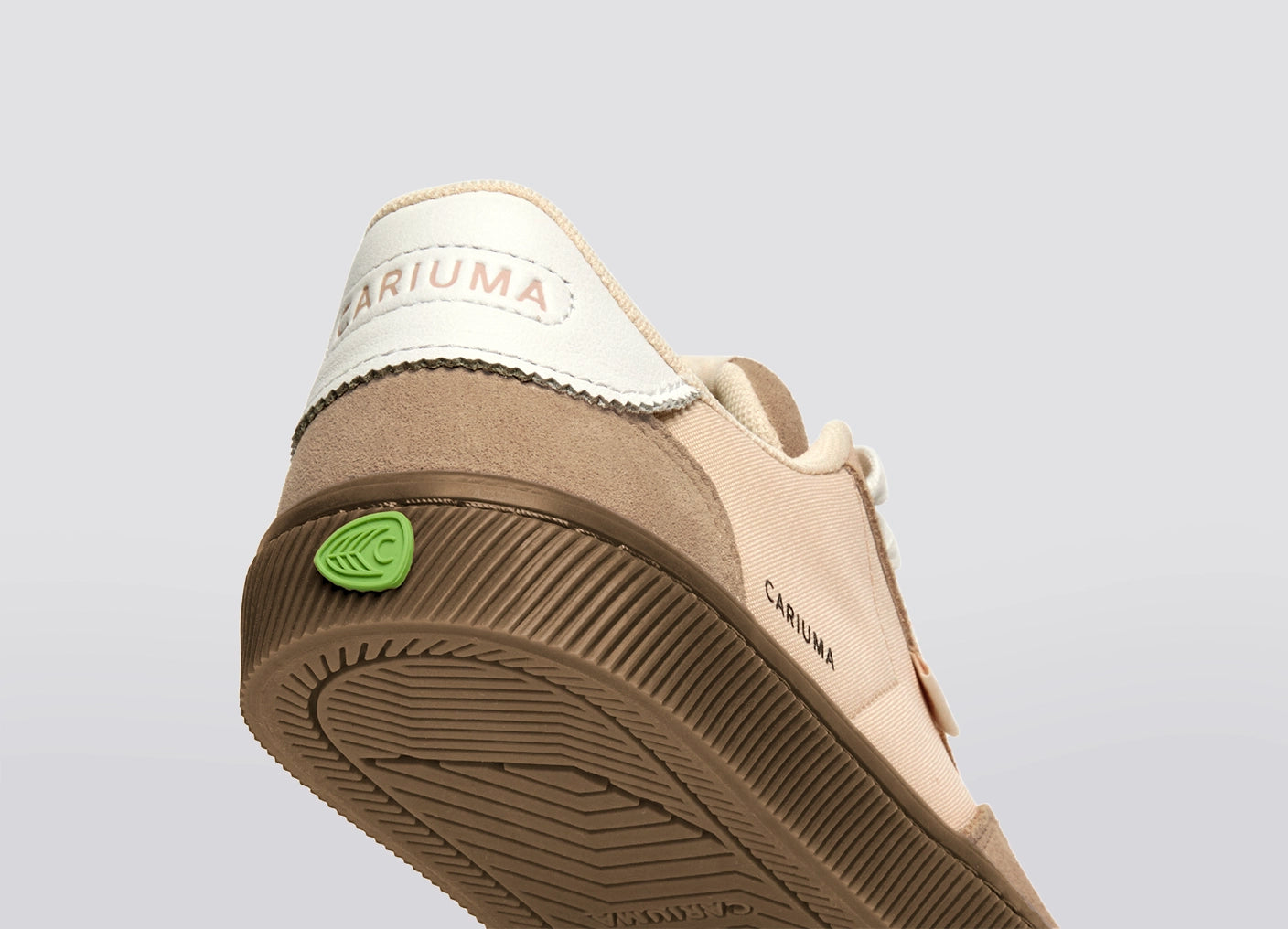 TOCA 尼龍德訓運動鞋 淺奶油